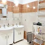 Majestic Residency - 3 Bedrooms Hotel *