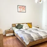 Majestic Residency - 3 Bedrooms Hotel