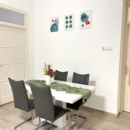 Majestic Residency - 3 Bedrooms Hotel