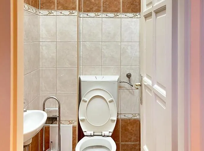 Majestic Residency - 3 Bedrooms *