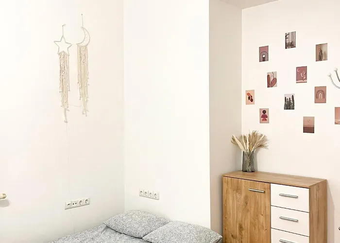 Majestic Residency - 3 Bedrooms Hotel *