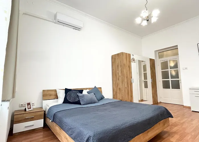 Majestic Residency - 3 Bedrooms Hotel *