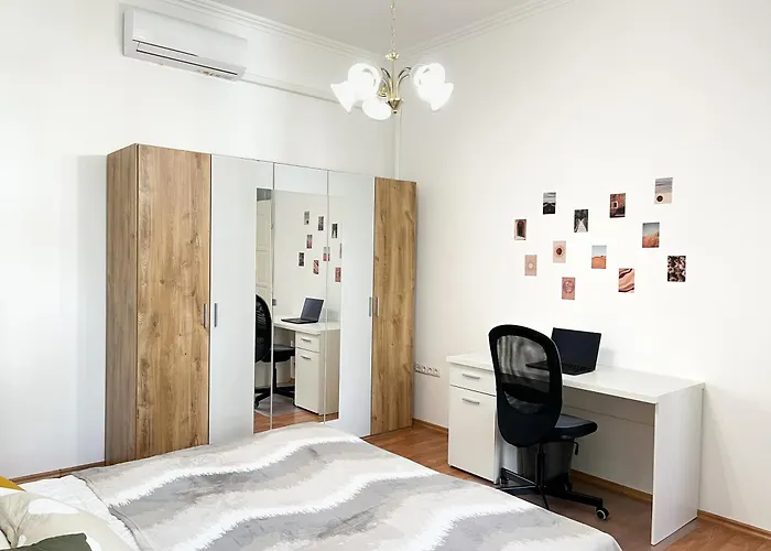 Majestic Residency - 3 Bedrooms Hotel *