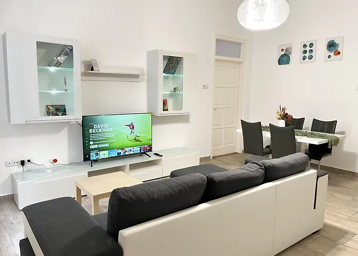 Majestic Residency - 3 Bedrooms *